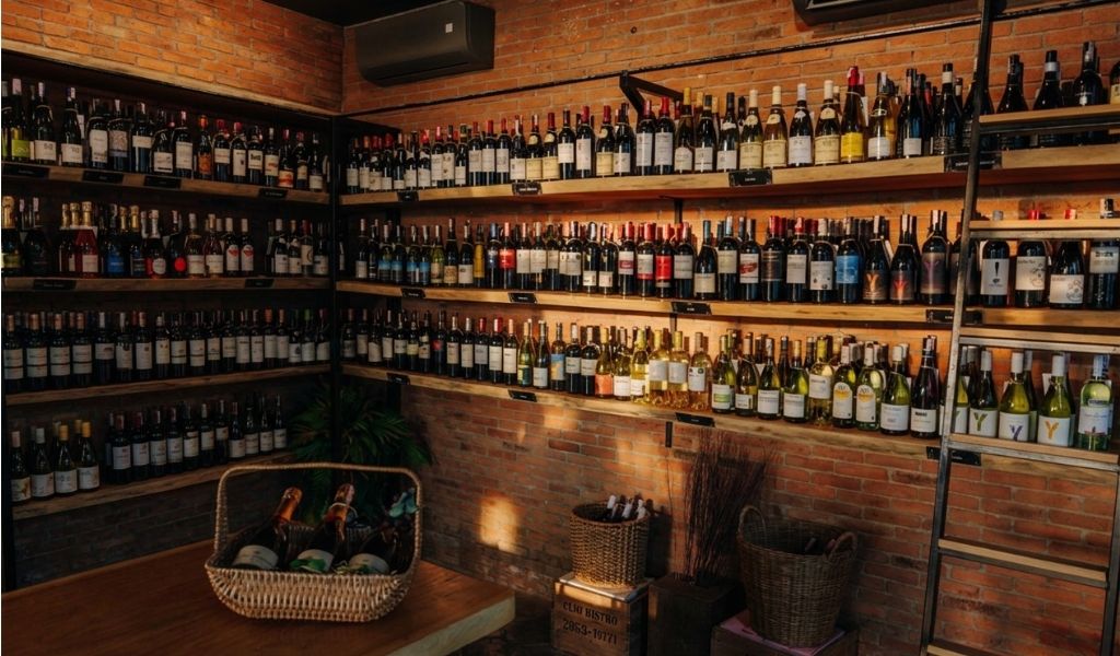 Flare Wine Bar & Store: Wine Bar in Karon Beach