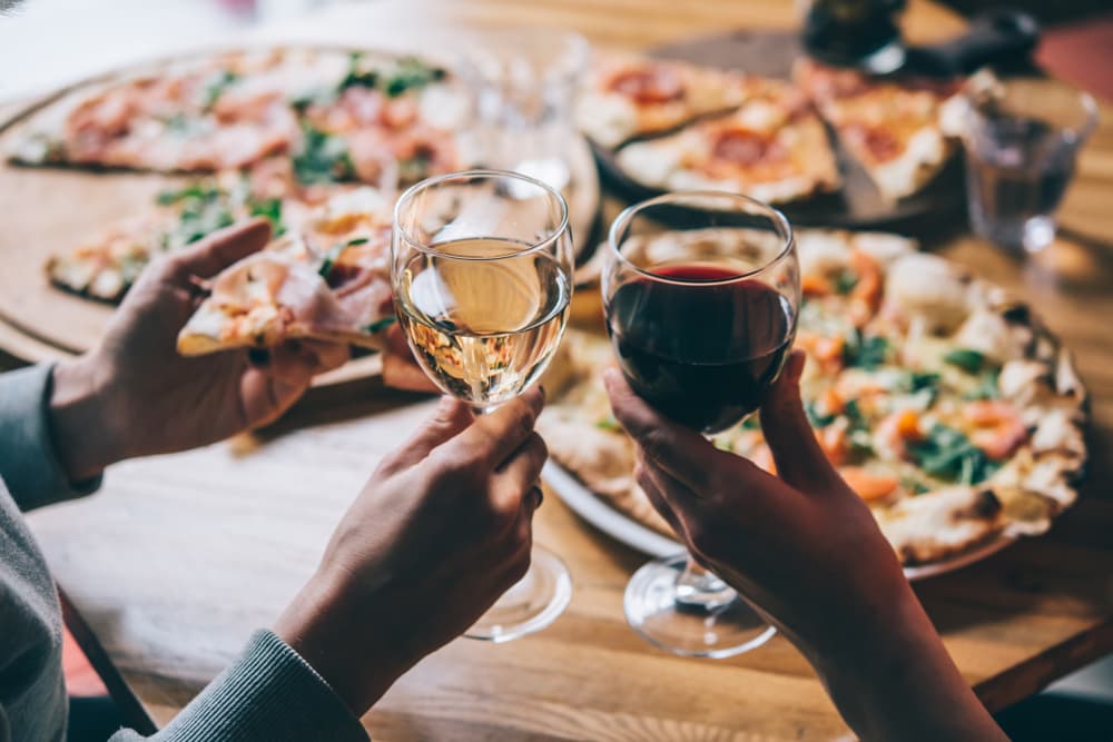 Wine That Goes with Pizza – Top Pairings You’ll Love